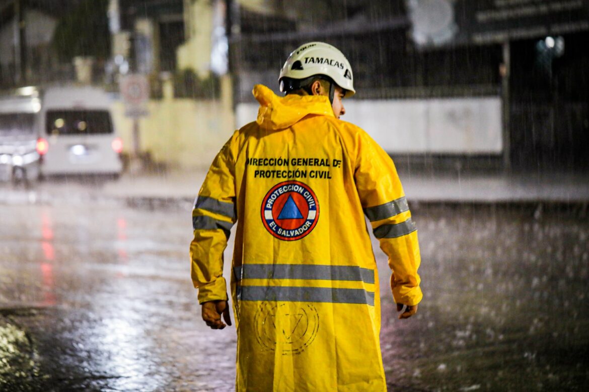 MARN pronostica lluvias y tormentas por acercamiento de una onda tropical
