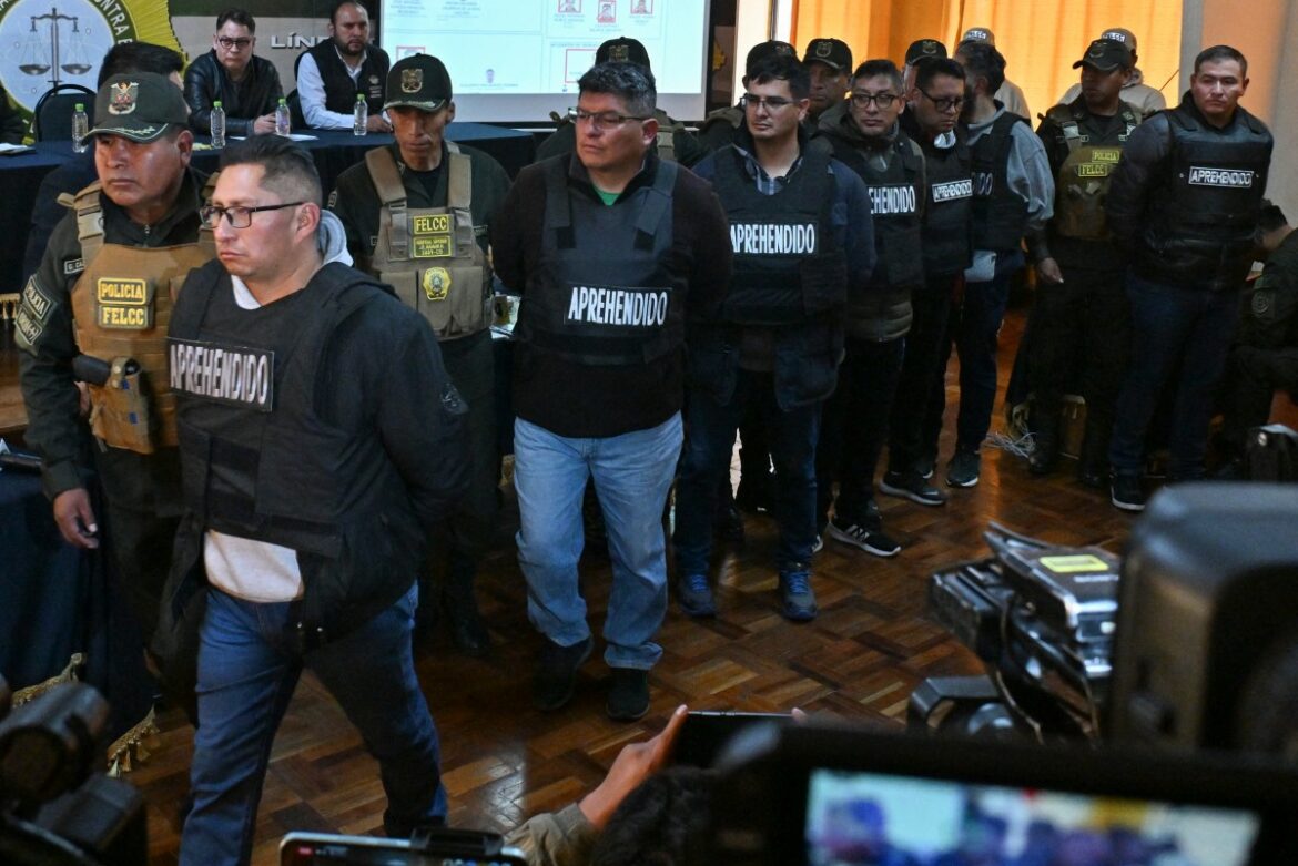 Aumentan a 21 los detenidos por fallido golpe de Estado en Bolivia