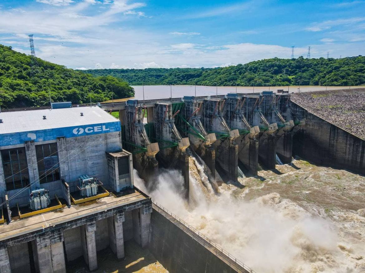 Central Hidroeléctrica 15 de Septiembre realiza descargas de agua por vertedero de 1,000 metros cúbicos por segundo, debido a las últimas lluvias
