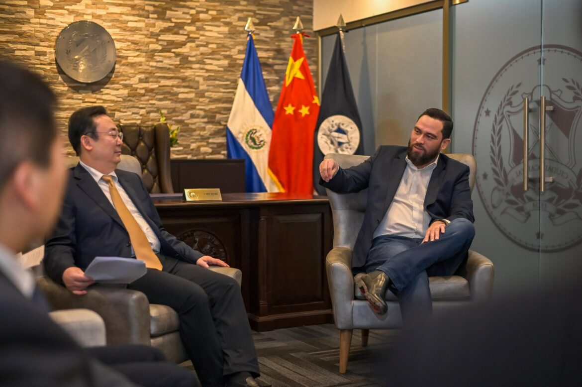 Durán se reunió con el vicealcalde de Beijing con el objetivo brindar «importantes» beneficios en «todo» San Salvador Centro