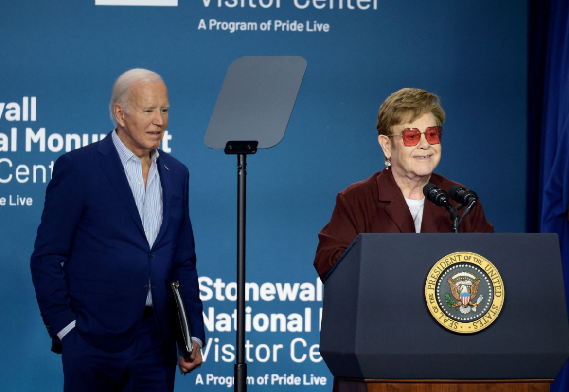 Biden aparece junto a Elton John para celebrar hito de la lucha LGTBQ