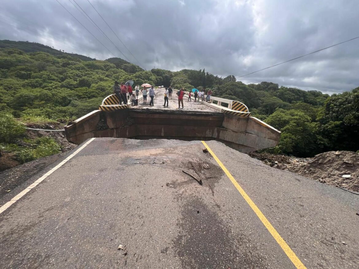 Inician los trabajos en el puente El Colorado, en Jutiapa, en carretera que conecta con el Salvador
