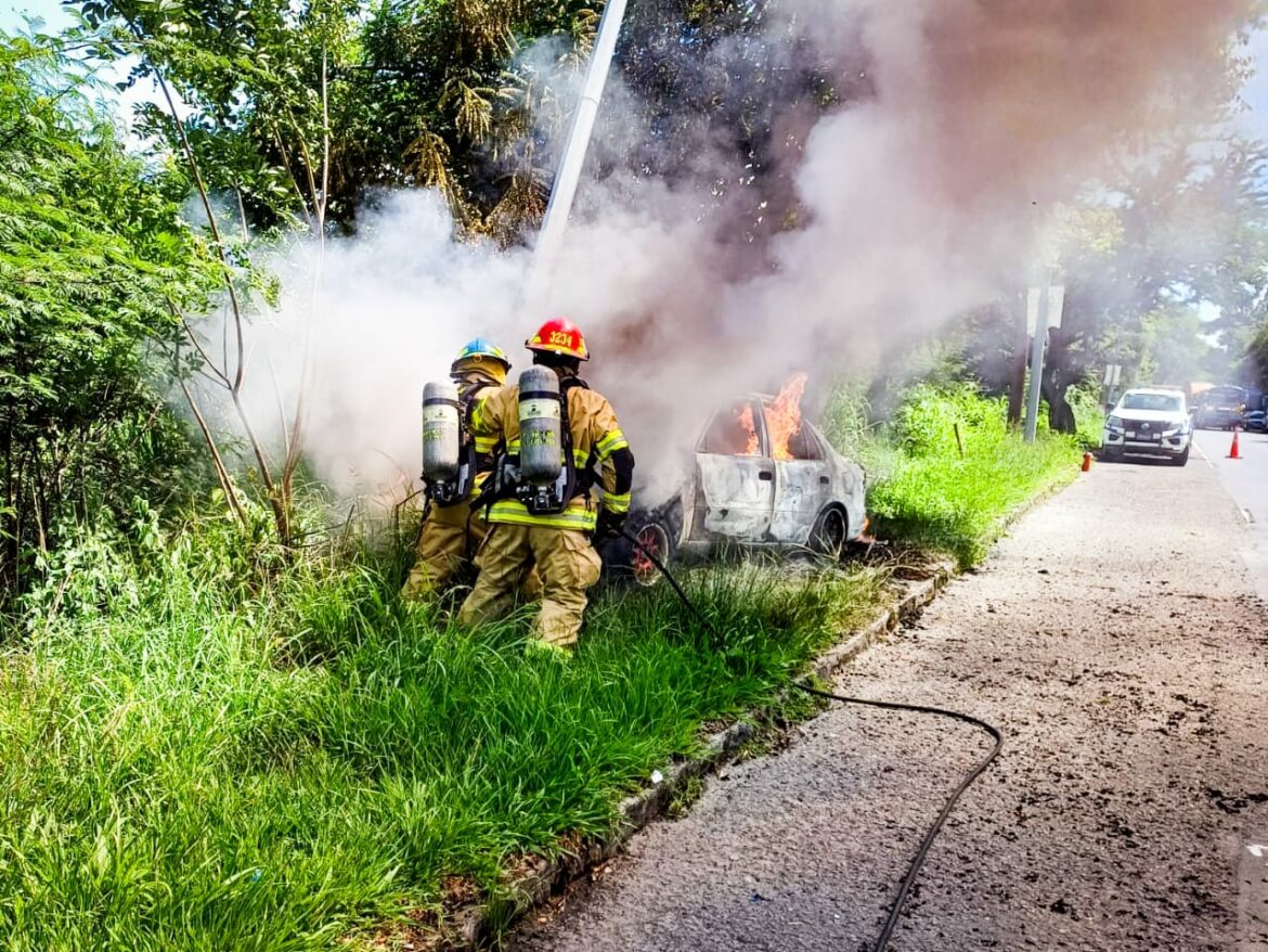 Una persona murió tras el incendio de un vehículo en San Vicente