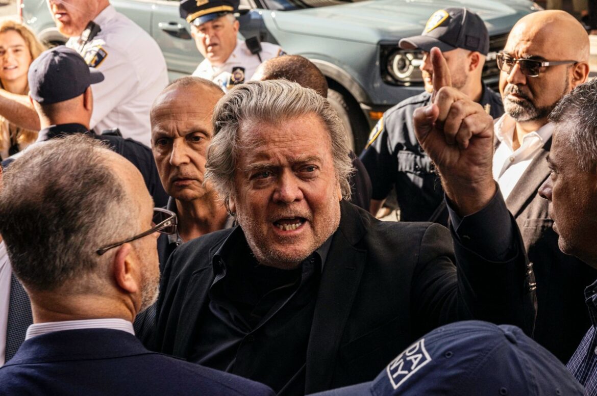 Exasesor de Trump, Steve Bannon entra en la cárcel para cumplir 4 meses de condena