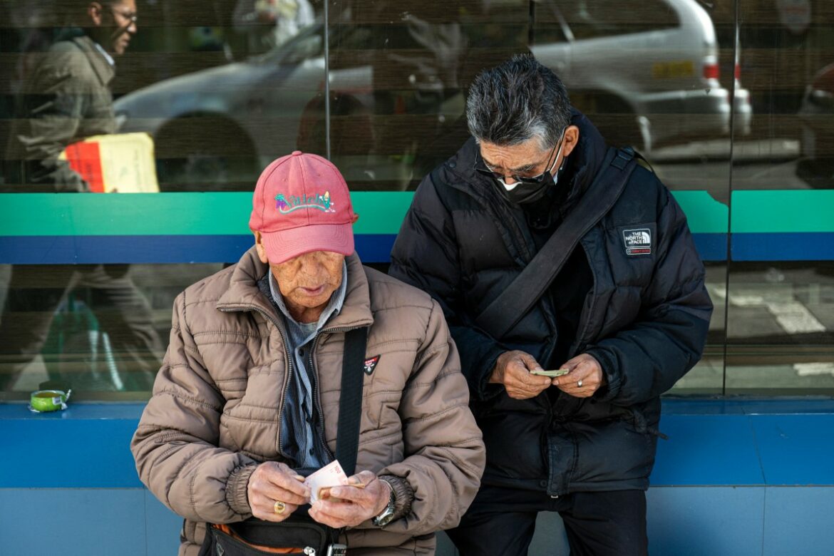 «Estamos mal», crece el malestar en Bolivia por la escasez de combustible y dólares