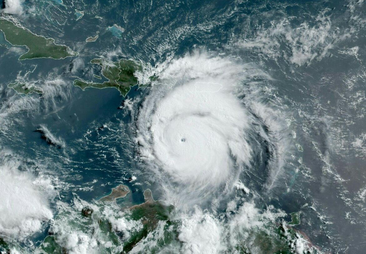 Huracán Beryl causa destrozos y cinco muertos en el Caribe