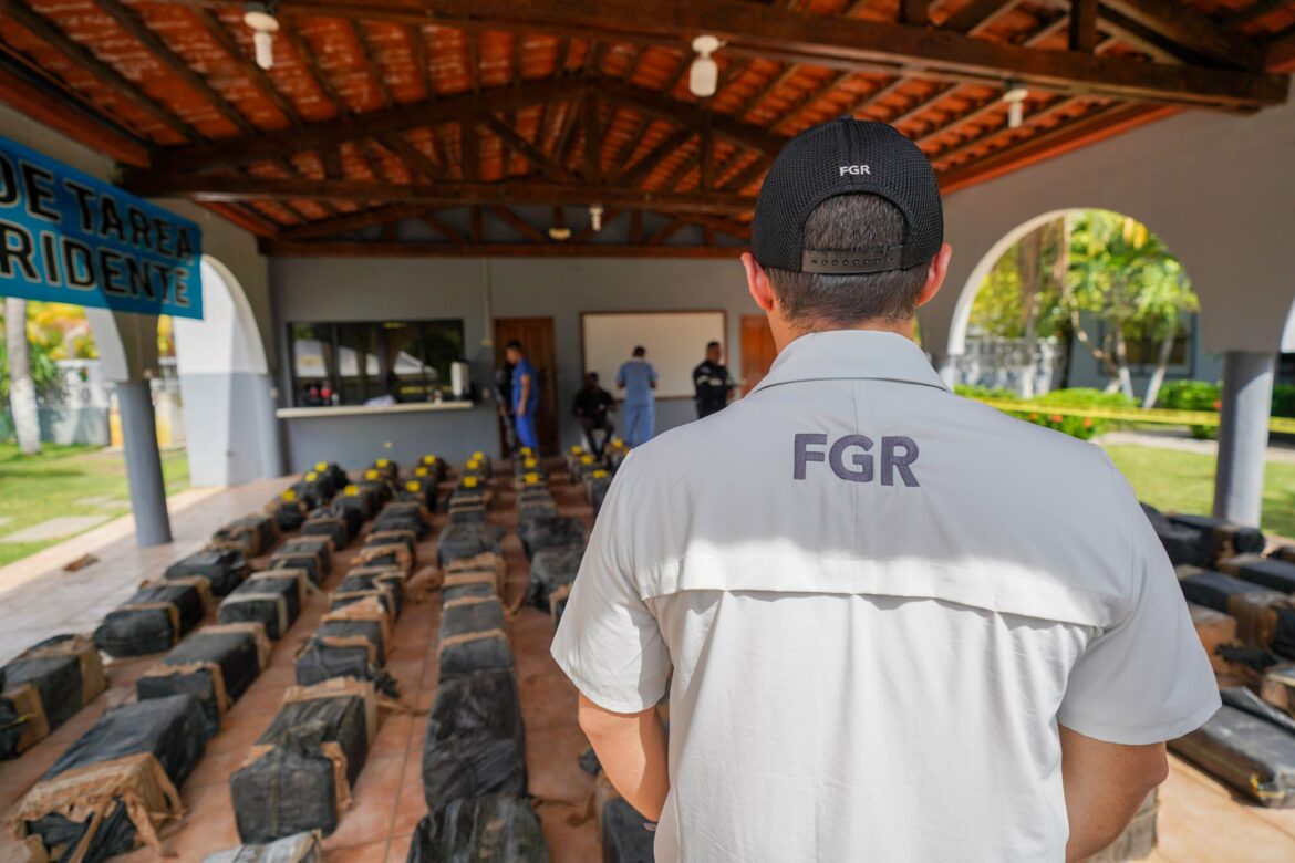 Tras peritaje la FGR confirma que droga incautada en Estero de Jaltepeque suma 2,084 kilos valuada en más $52 millones