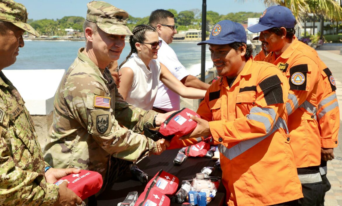EE.UU. donó 170 kits de primeros auxilios a salvavidas de Protección Civil