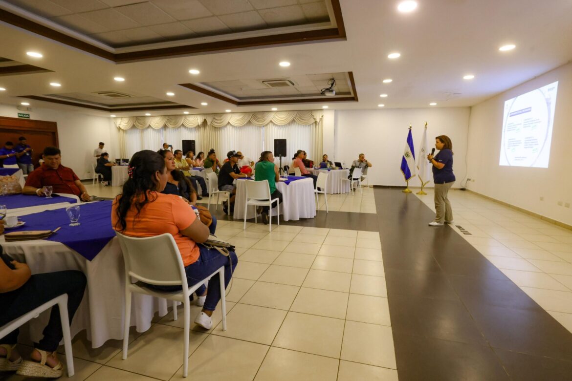 MITUR y empresarios buscan potenciar el turismo en La Unión