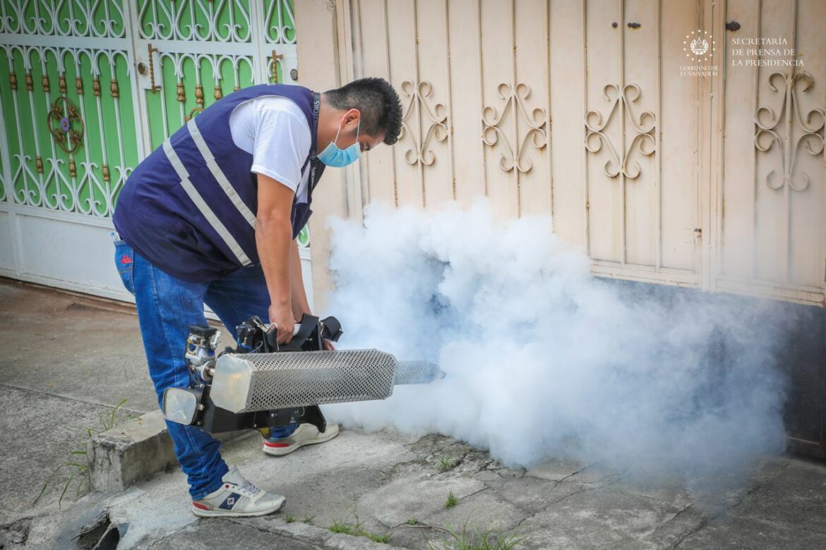 Alcaldía de San Salvador Centro continúa con jornadas de fumigación por dengue