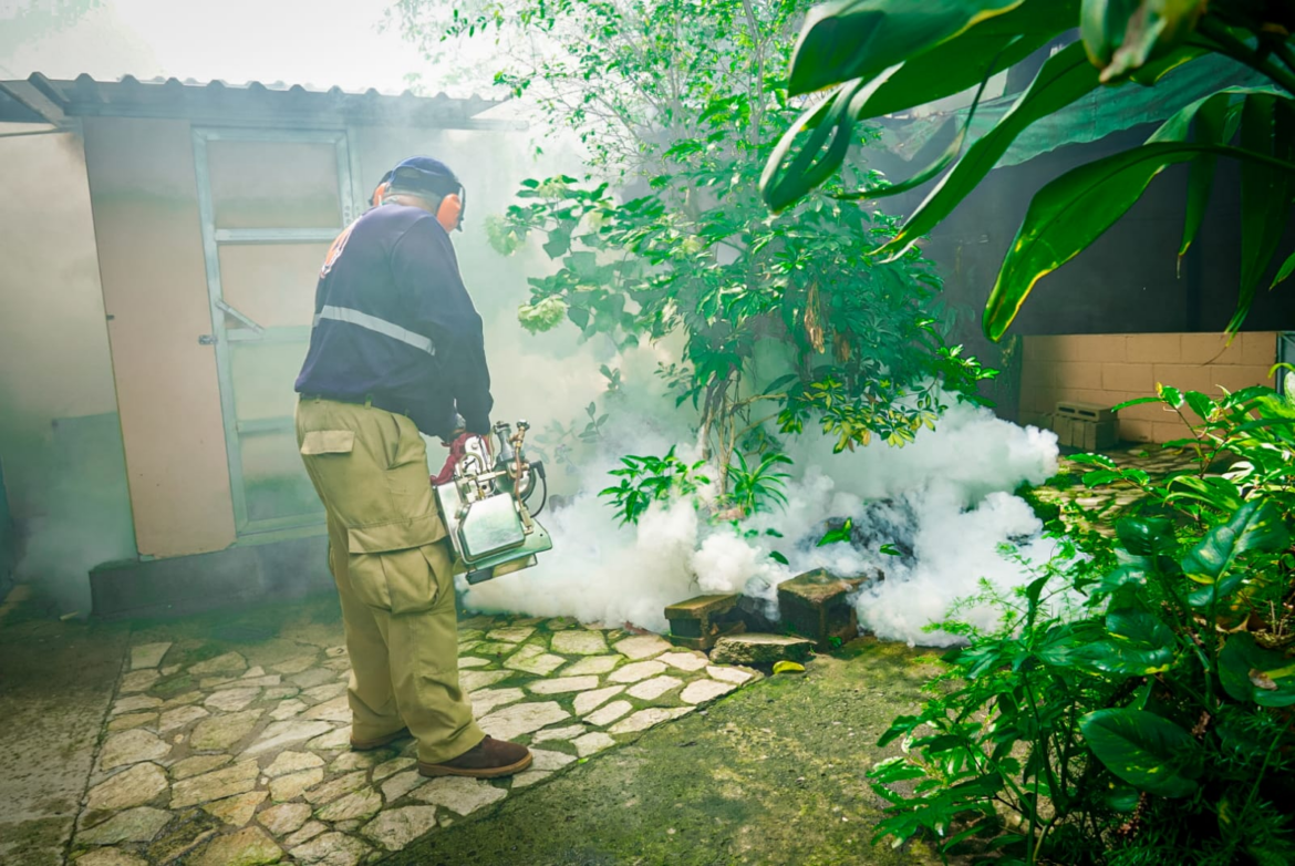 Alcalde Durán: «Hemos intervenido más de 98 mil casas en San Salvador Centro con fumigaciones» contra el dengue