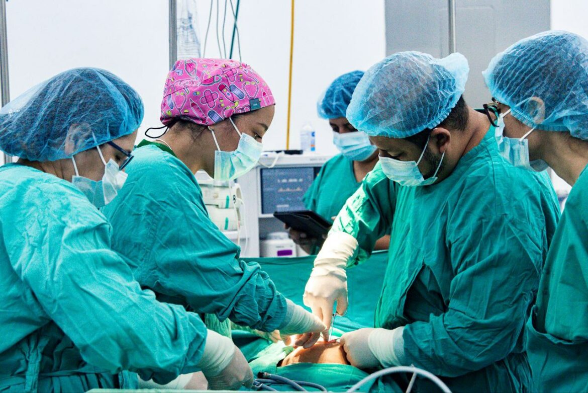 El 58.95% de la población afirma que la atención que reciben en centros de salud público o privado es «buena» y «muy buena»