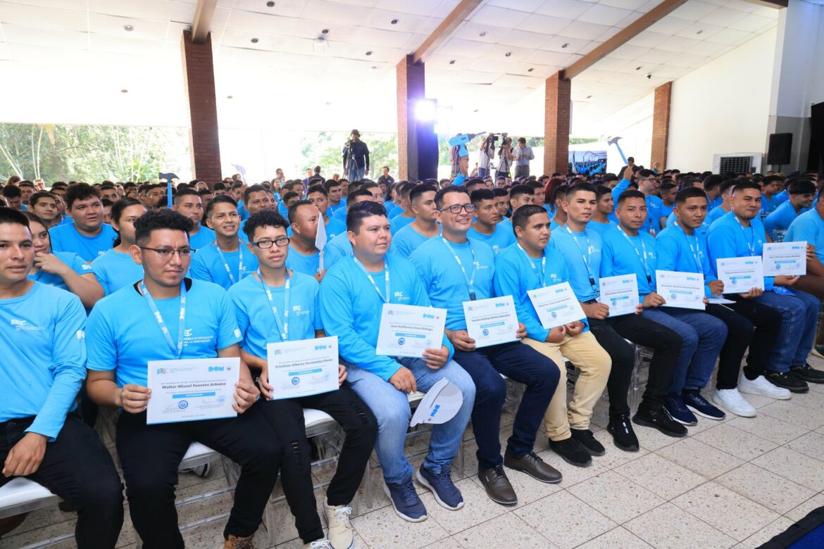 Se gradúa la cuarta promoción de la Escuela de Especialización para la Construcción de la DOM