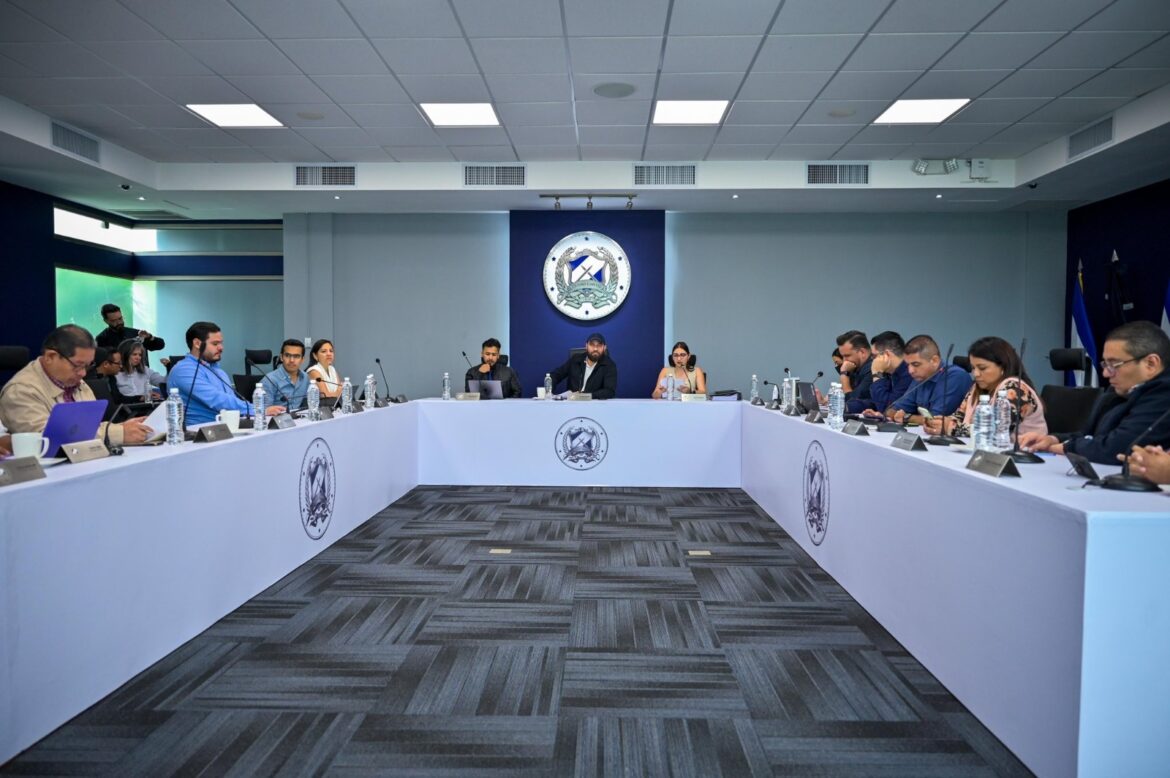 USAID presenta al Concejo Municipal de San Salvador Centro un proyecto para aumentar la transparencia de sus distritos
