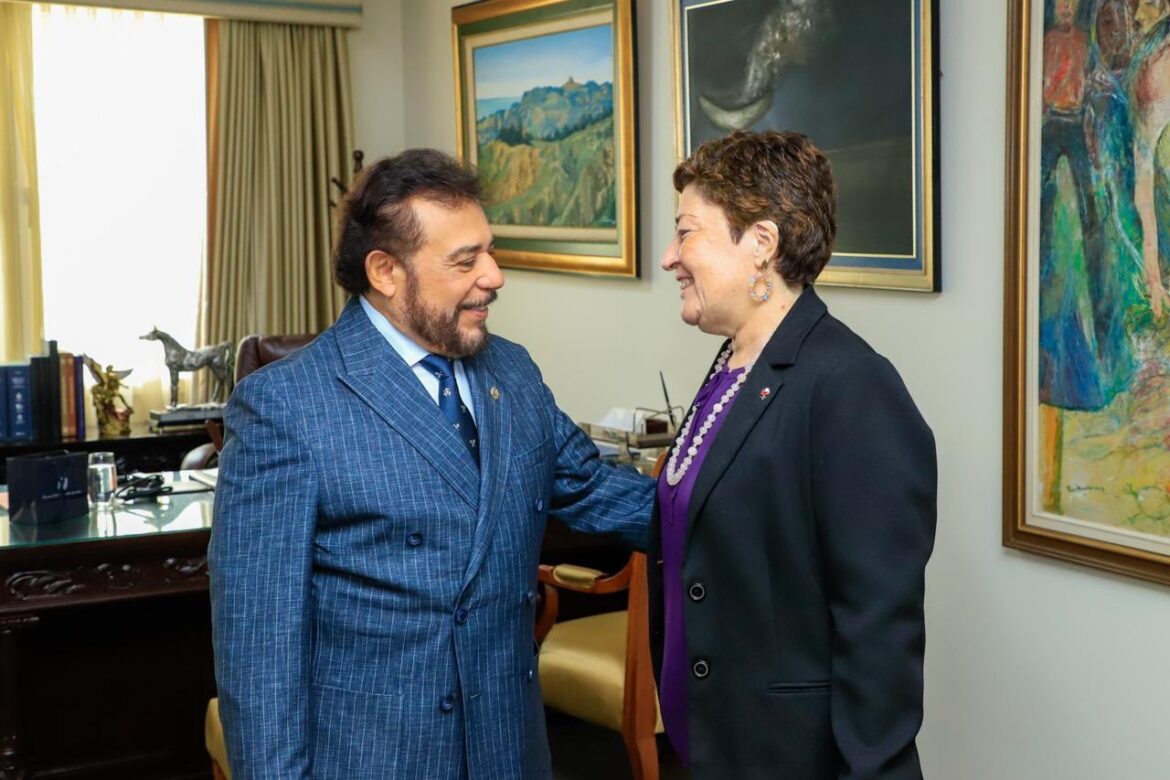 Encuentro bilateral entre el vicepresidente Ulloa y embajadora de Chile, María Soledad Morales