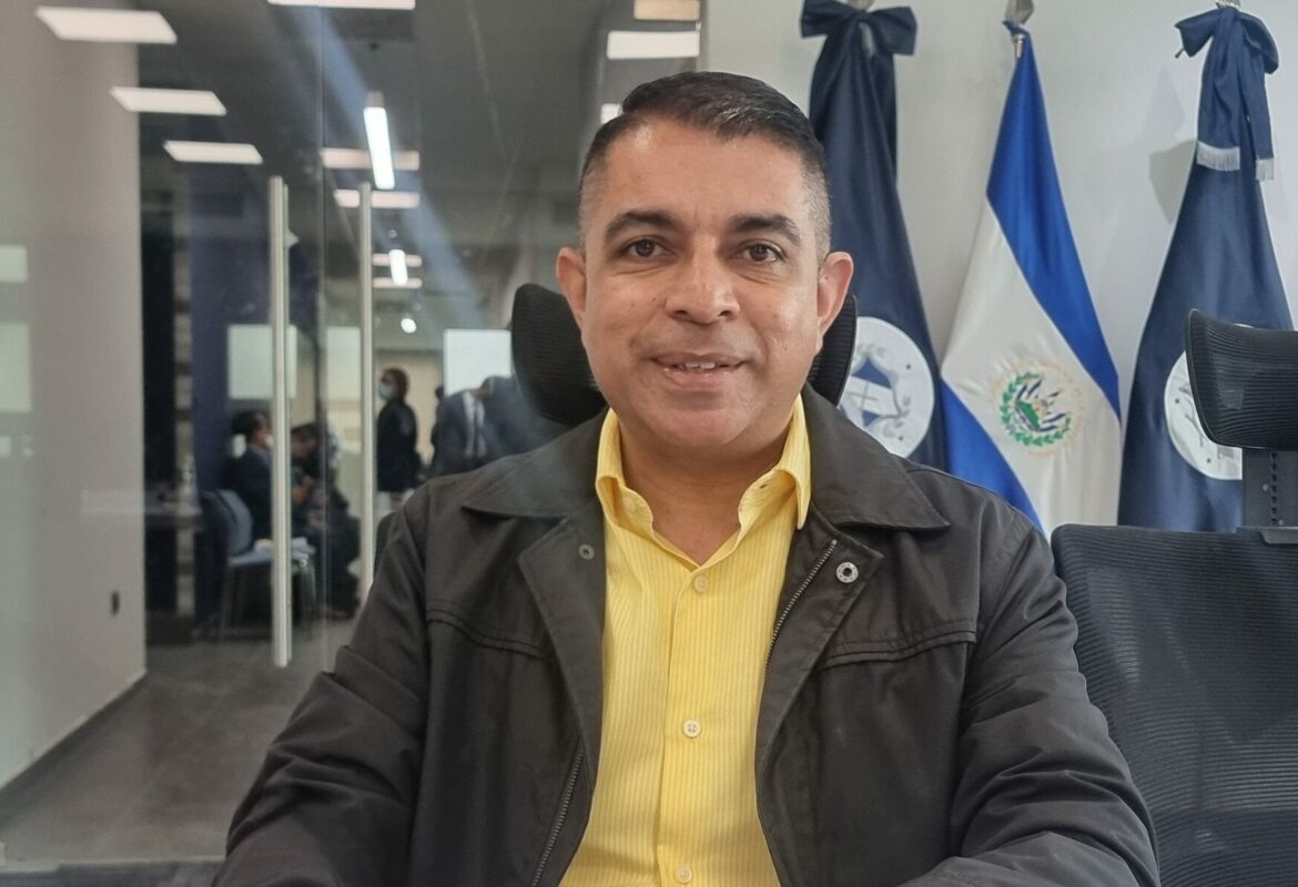 Petición del concejal Nóchez al partido ARENA, sobre propuestas al TSE: “que no sean personas solo por cherada”