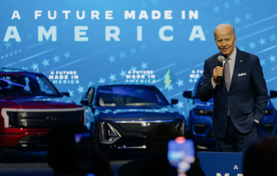 Biden concede subsidios por USD 1.700 millones para desarrollar sector de vehículos eléctricos en EEUU