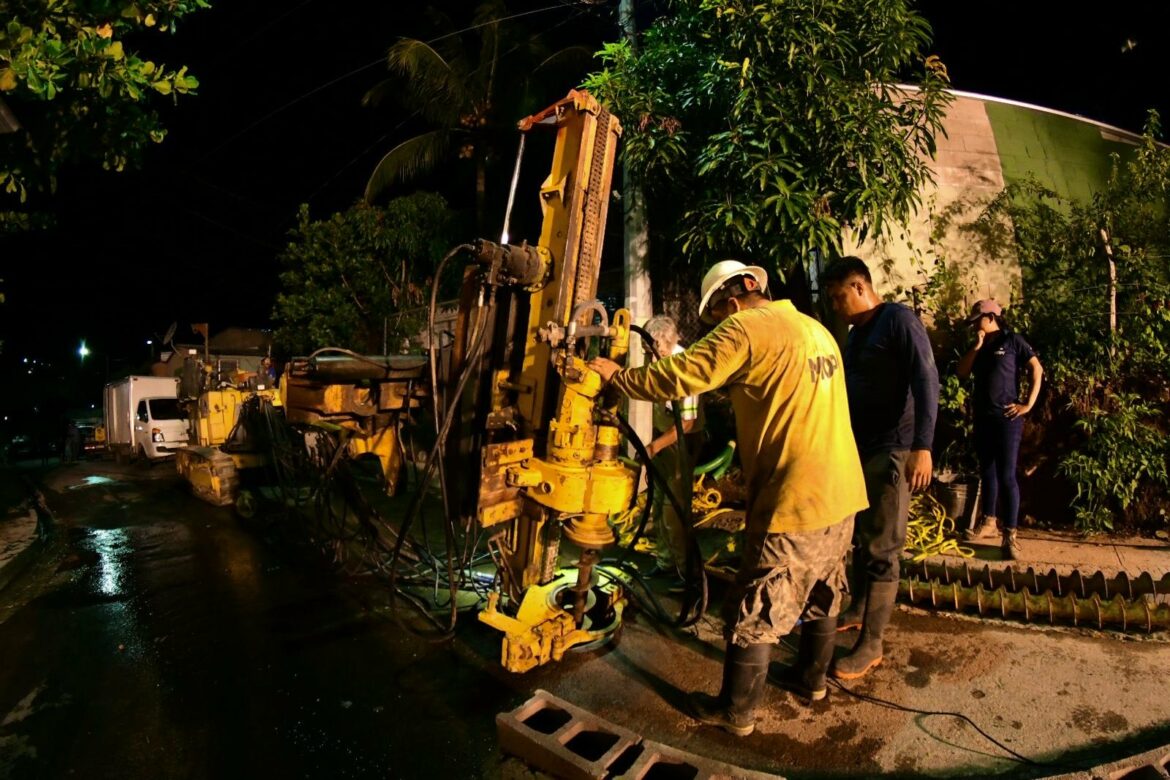 MOPT utiliza maquinaria especializada para limpiar los pozos obstruidos en la colonia Montelimar, Olocuilta, La Paz