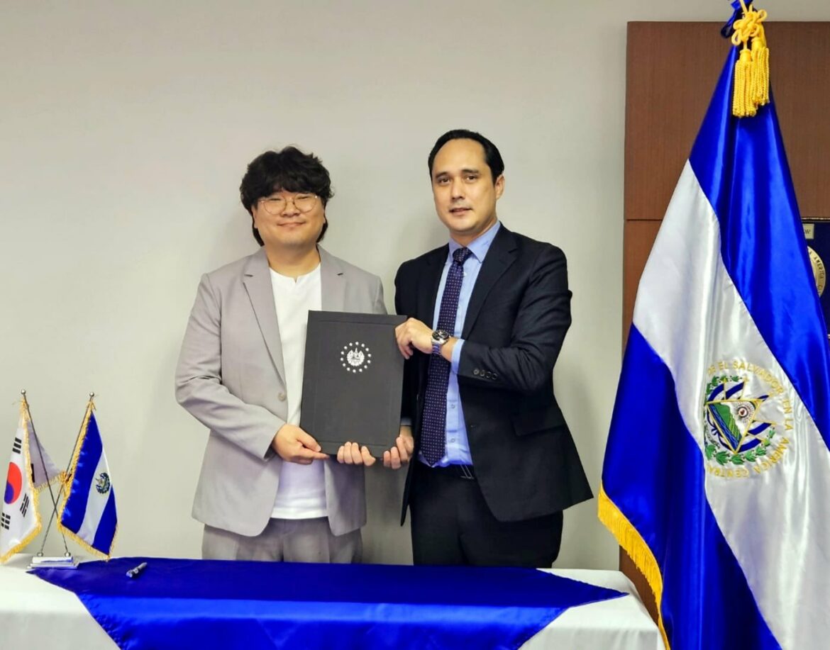 Cubroid interesada en apoyar al gobierno en incorporar la robótica en la currícula educativa