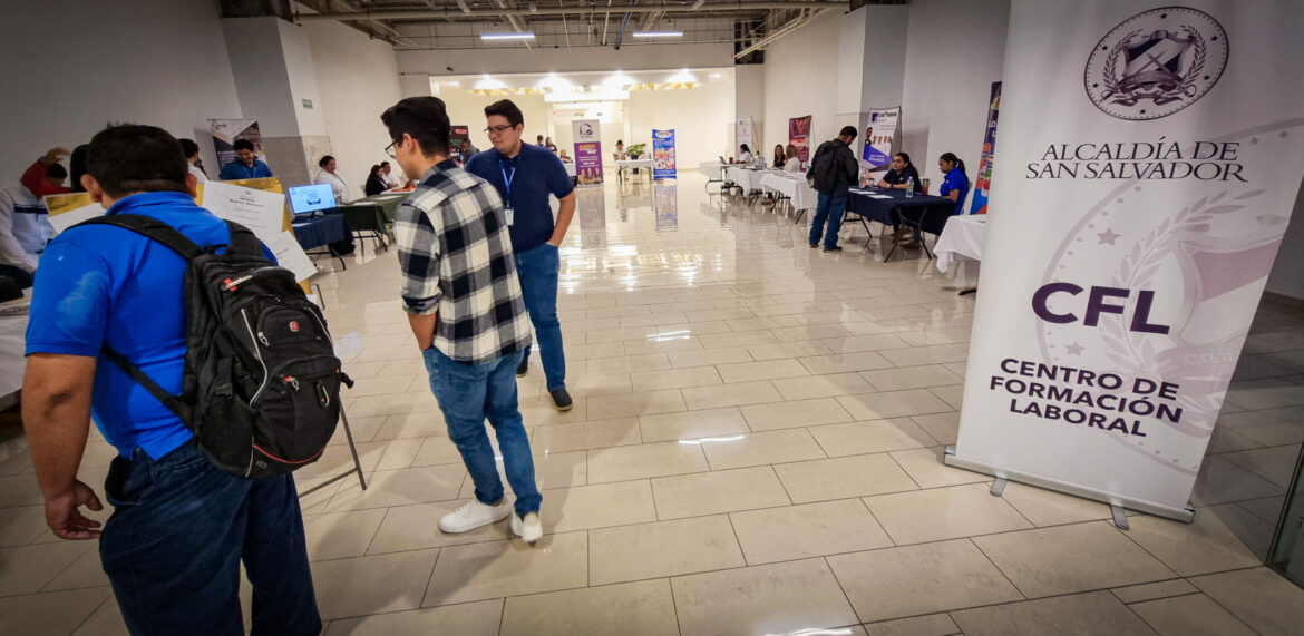 Más de 500 plazas formales en feria de empleo por Alcaldía de San Salvador Centro