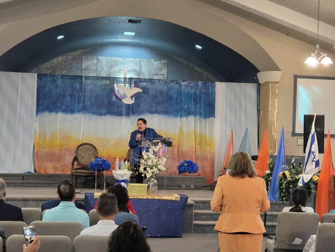 Mauricio Navas fundador de la Iglesia del Camino sostiene encuentro con pastores de Sacramento