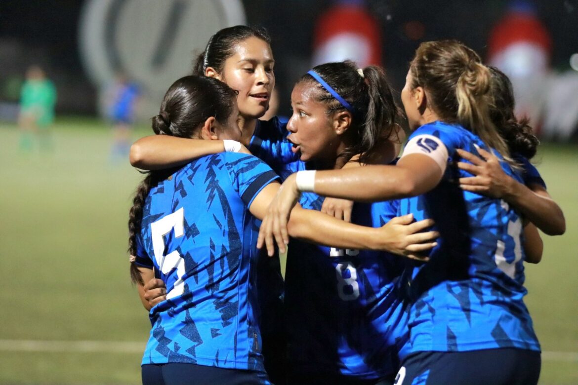 Selección Femenina de El Salvador derrota a Perú