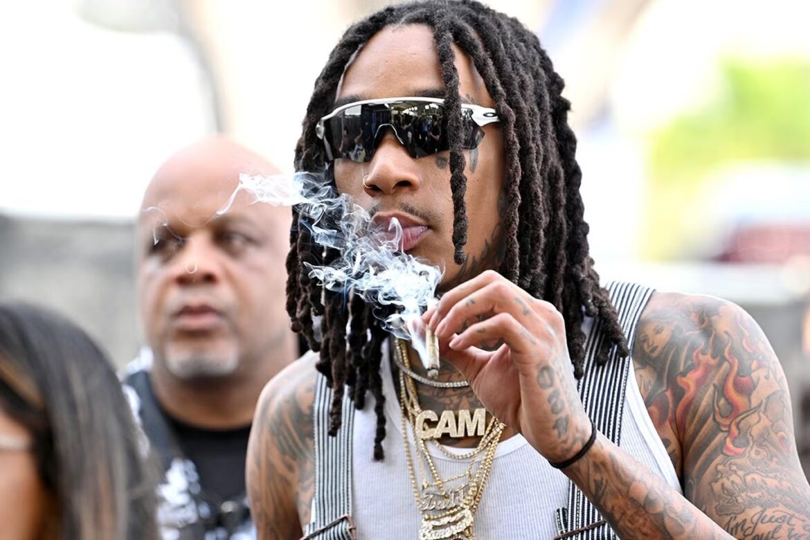 Rapero Wiz Khalifa acusado de posesión ilegal de drogas en Rumania