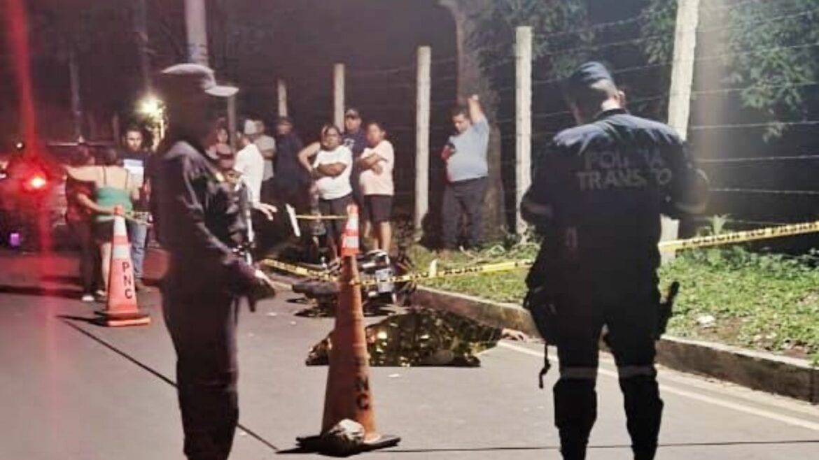 Motociclista muere tras chocar con una rama de árbol en Ciudad Arce
