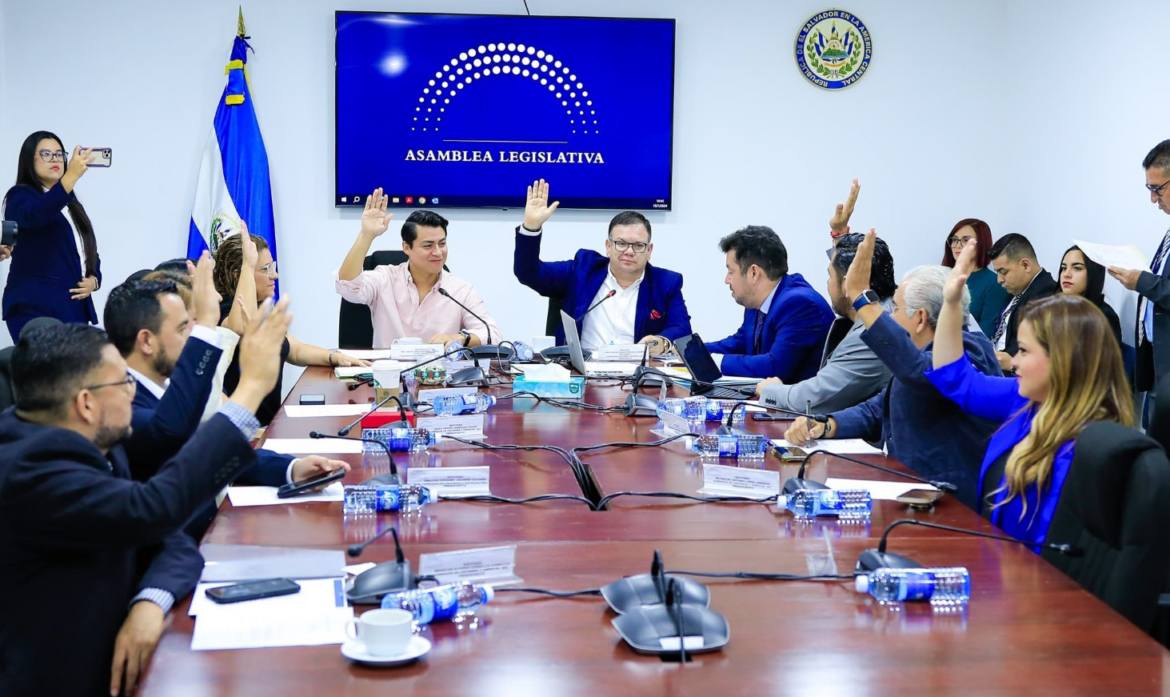 Grupo parlamentario de NI destinará fondos de su presupuesto para «Becas Legislativas Dagoberto Gutiérrez»