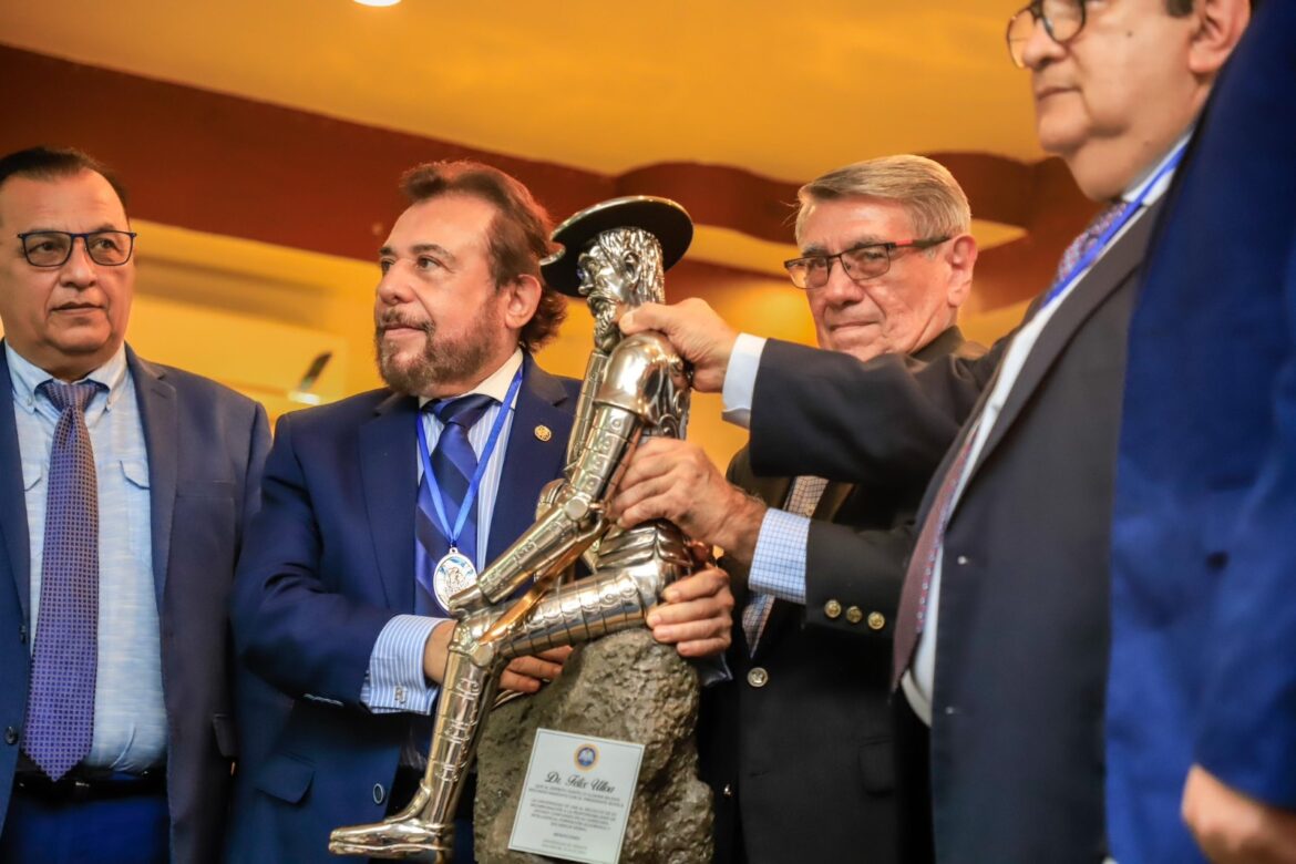 Vicepresidente Félix Ulloa en acto conmemorativo de la Universidad de Oriente