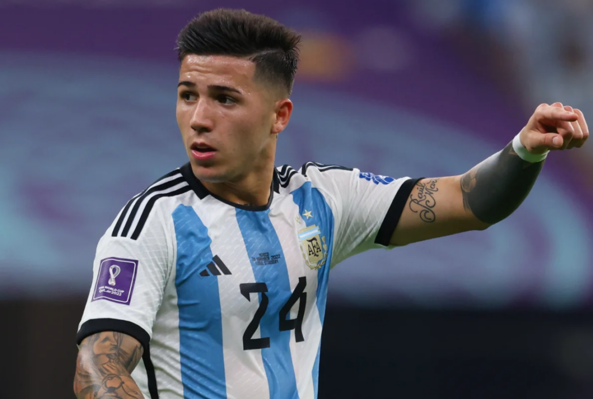 Jugador argentino pide disculpas por los cantos racistas durante las celebraciones de la Copa América