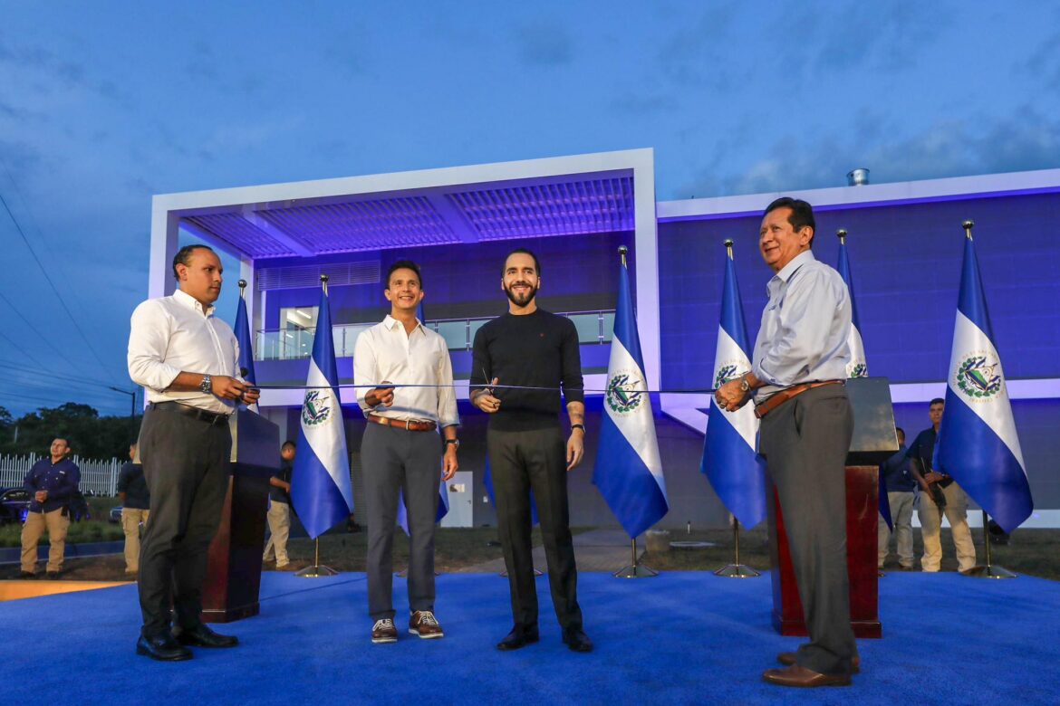 Inauguran el DataTrust, el primer centro de datos con certificación mundial, ubicado en Ciudad Arce, La Libertad Centro