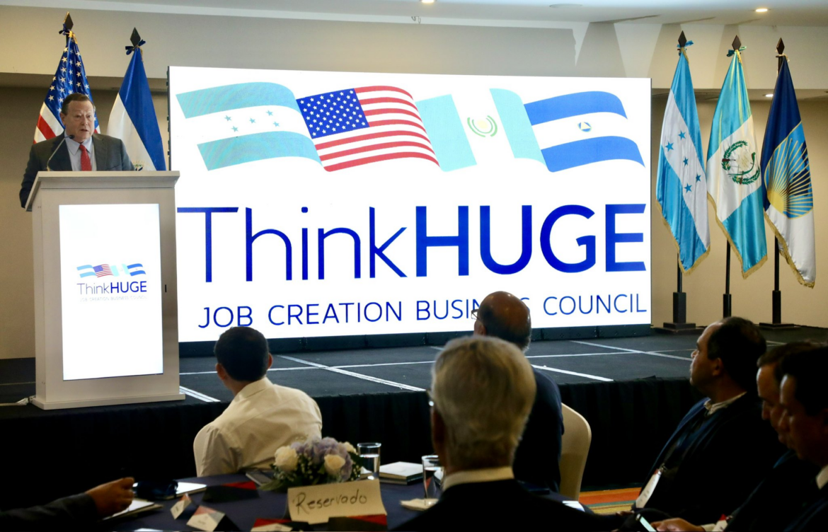 Embajador Duncan participa en «Think Huge», programa que busca crear fuentes de empleo