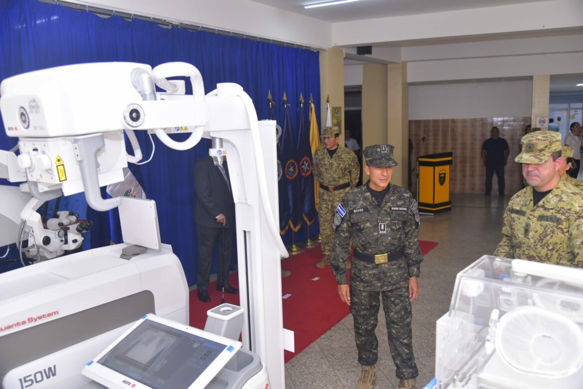 Entrega equipo médico e instalan ascensores en Hospital Militar Central