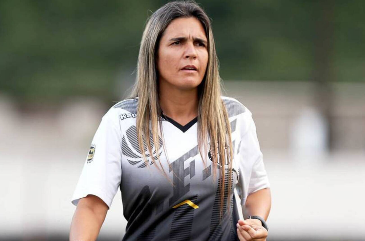 La entrenadora de Perú puso en duda su continuidad en selección femenina tras derrota con El Salvador: “Tengo que pensar si el problema soy yo”