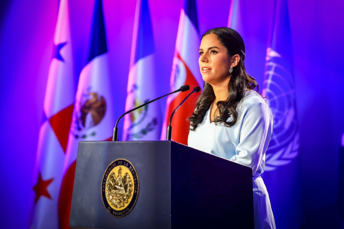 Gabriela de Bukele inauguró el primer foro regional de lactancia materna: «El mejor comienzo para la vida»