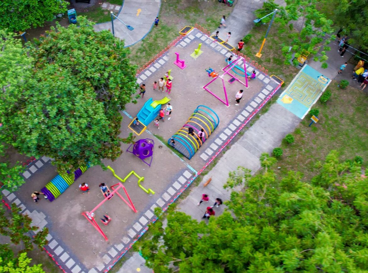 Alcalde de San Miguel Centro inaugura las obras de remodelación del parque de la colonia Ciudad Pacífica
