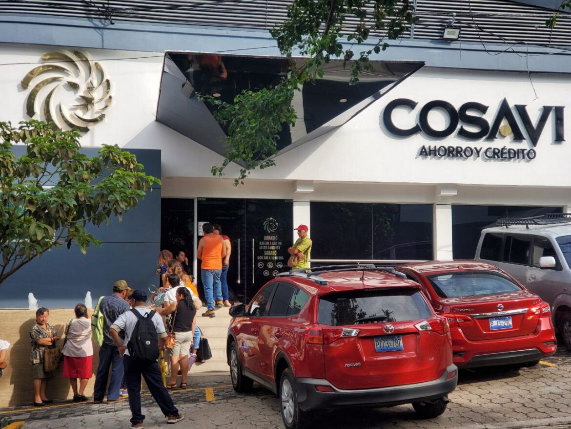 Afectados de COSAVI: «La mayoría no estamos en un rango de diez mil para abajo, estamos entre $10 mil, $150 mil y $200 mil y en algunos casos superan el medio millón»