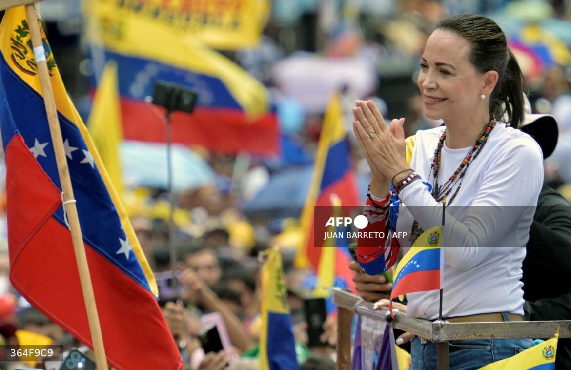 Desconfianza y esperanza en los jóvenes de Venezuela ante su primera elección