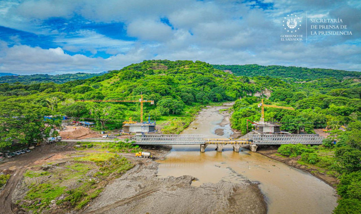 Construcción de puente sobre río Titihuapa lleva 60% de avance
