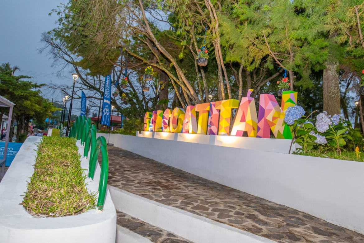 DOM entrega nuevos espacios en Centro Histórico de Salcoatitán