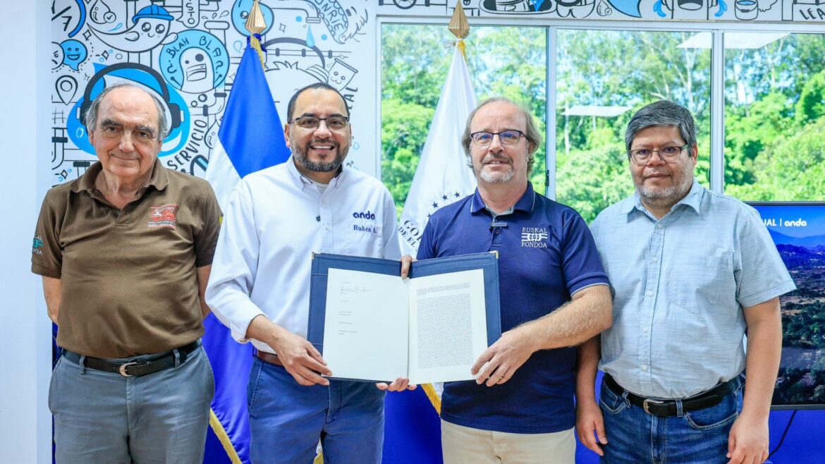 ANDA firmó convenio para proyectos de mejora de agua potable en el corredor seco del país