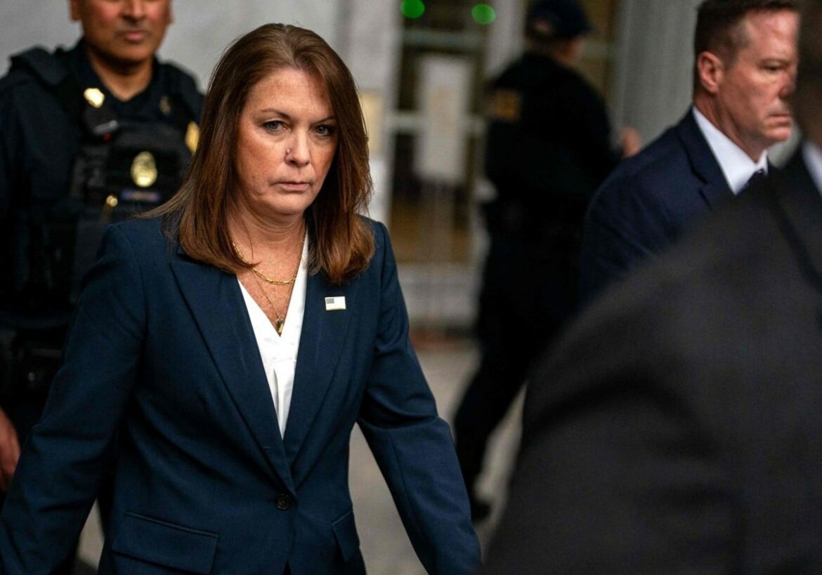 Renuncia directora del Servicio Secreto de EE.UU., muy criticada tras intento de asesinato del candidato Trump