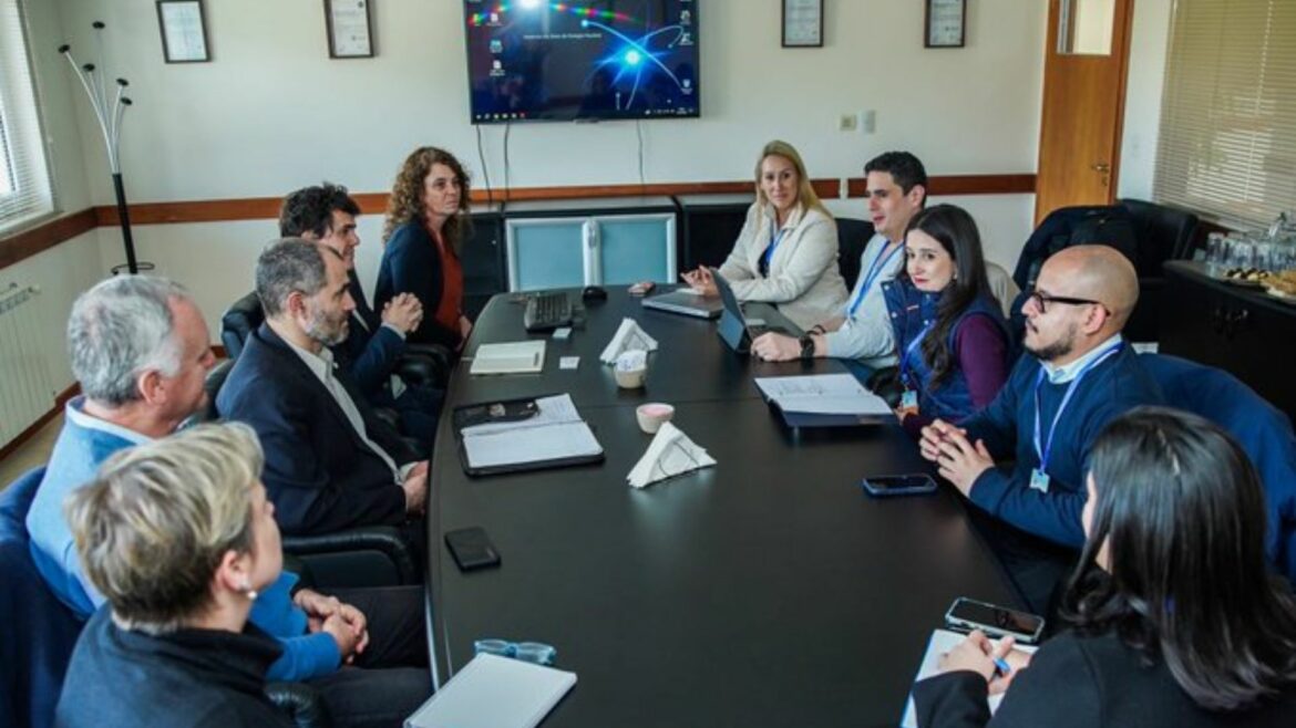 El Salvador se reunió con socios clave en el desarrollo de energía nuclear, en Argentina