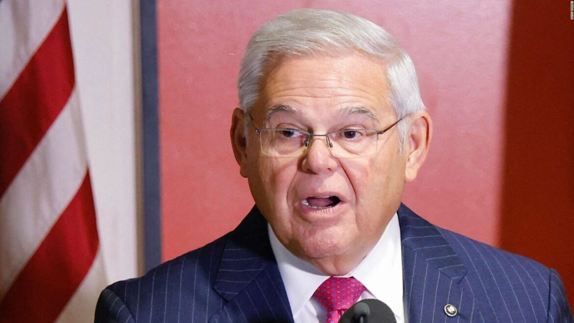 Senador Bob Menéndez tiene previsto dejar su escaño en agosto tras condena por corrupción