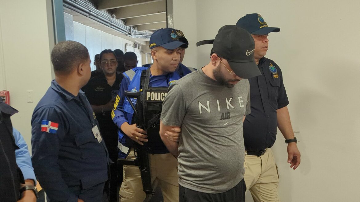 República Dominicana entrega a Honduras al acusado de la muerte de tres mujeres en Roatán