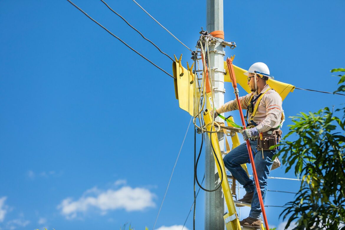 AES invierte más de medio millón de dólares para optimizar el servicio de energía en zona oriental
