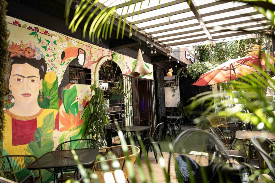 Pdte. Bukele entrega 200 libras de café, azúcar y 8,000 tazas a Koffee Break de Tonacatepeque