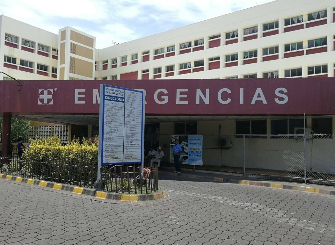 Despiden a personal del Hospital de San Miguel por incumplimiento en la atención de un paciente renal