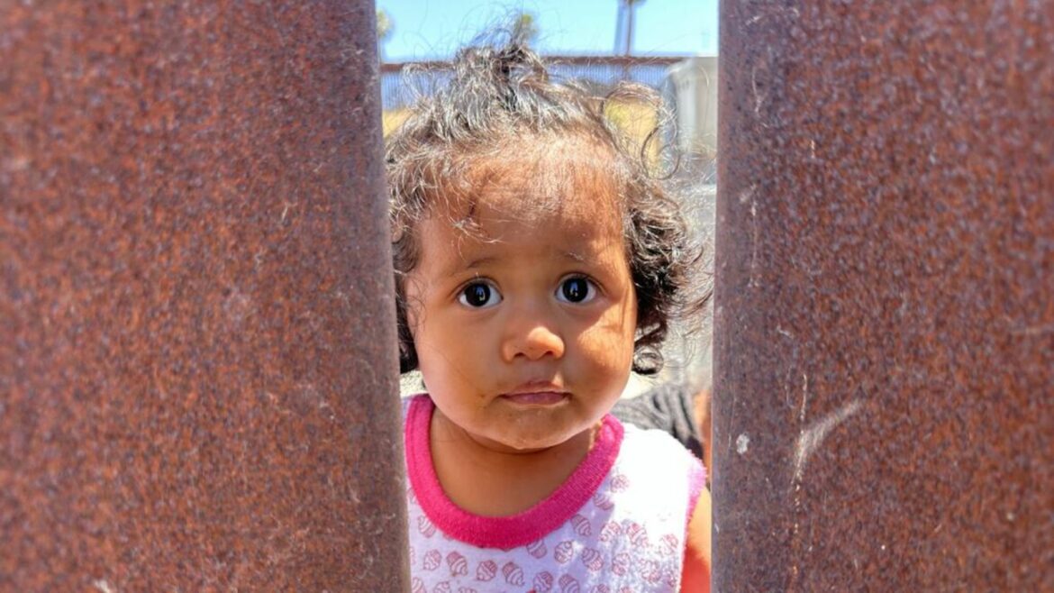 “Dijeron que me quitarían a mi hija”, el miedo acompañó a migrante salvadoreño en su largo camino a EE.UU.